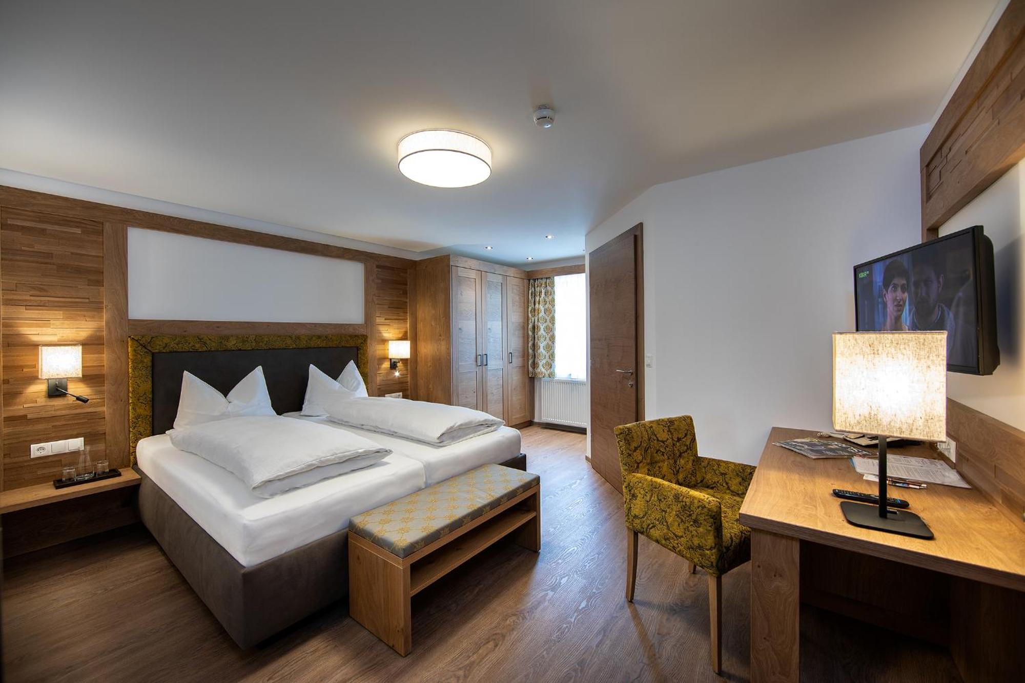 Hotel Huberhof Rum Quarto foto